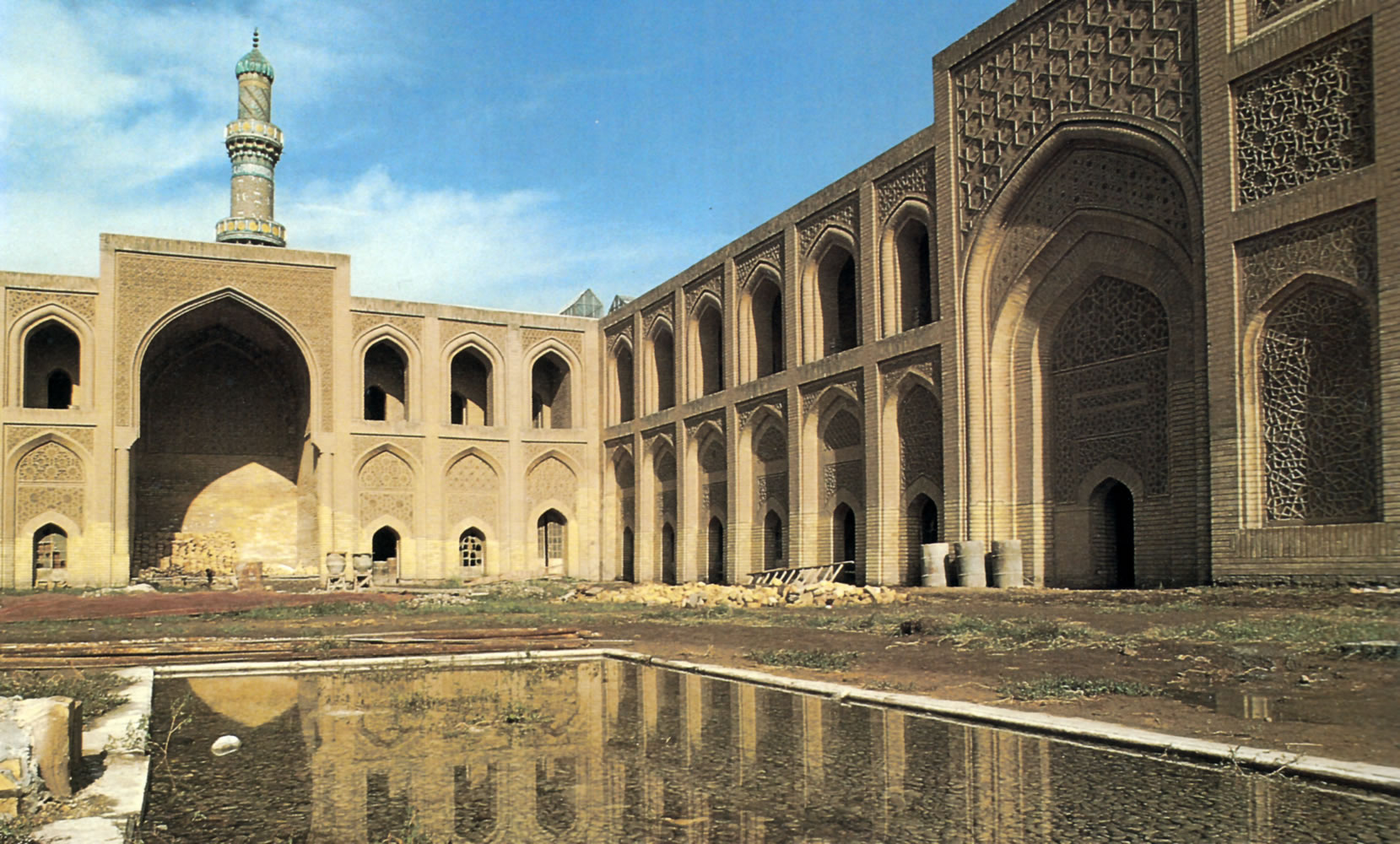 Арабский халифат город багдад. Дворец Халифа в Багдаде. Медресе Аль-Мустансирия. «Дворец Аббасидов» Ирак. Медресе Мустансирия в Багдаде.