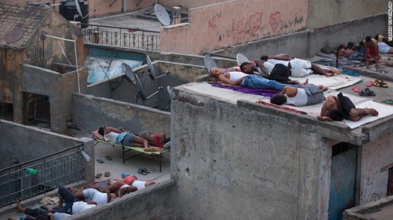 People sleep on roofs in New Delhi on May 29, to escape the heat trapped in their concrete homes on. A blistering heat wave has killed more than 1,300 people in the country