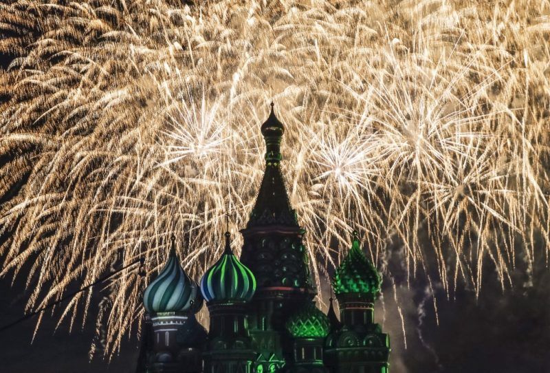 Fireworks explode above St. Basil’s cathedral during the “Spasskaya Tower” international military music festival at Moscow’s Red Square, Russia, September 10, 2015. REUTERS/Maxim Shemetov