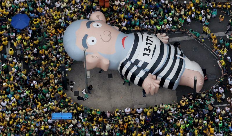 Un muñeco inflable conocido como "Pixuleco" de expresidente Luiz Inácio Lula da Silva en una protesta contra Dilma Rousseff en las calles Sao Paulo Paulo Whitaker/Reuters