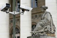 Vue d'une caméra de vidéosurveillance, symbole du paradoxe entre protection des libertés individuelles et intensification de la lutte contre le terrorisme. Clemens Bilan. AFP