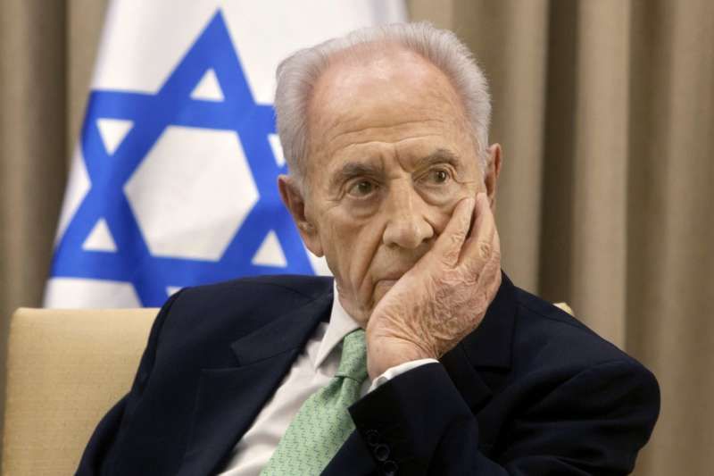 Shimon Peres in 2013 in Jerusalem. (Sebastian Scheiner/Associated Press)