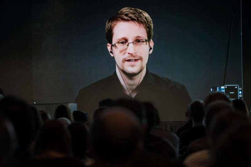 Edward J. Snowden hablando a una audiencia del Instituto Tecnológico de Massachusetts, en julio. Credit Kayana Szymczak para The New York Times