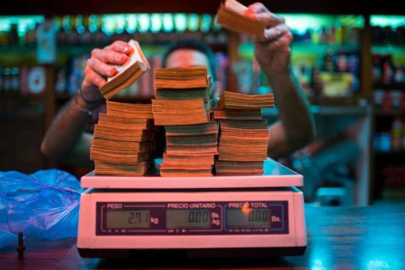 Venezuela’s money is so devalued and requires so many bills that instead of counting, businesses have to weigh the currency when accepting payment. Manaure Quintero Bloomber