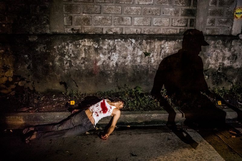 Un sospechoso de narcotráfico asesinado en octubre en el barrio de San Francisco del Monte en Ciudad Quezón, Filipinas Credit Daniel Berehulak para The New York Times