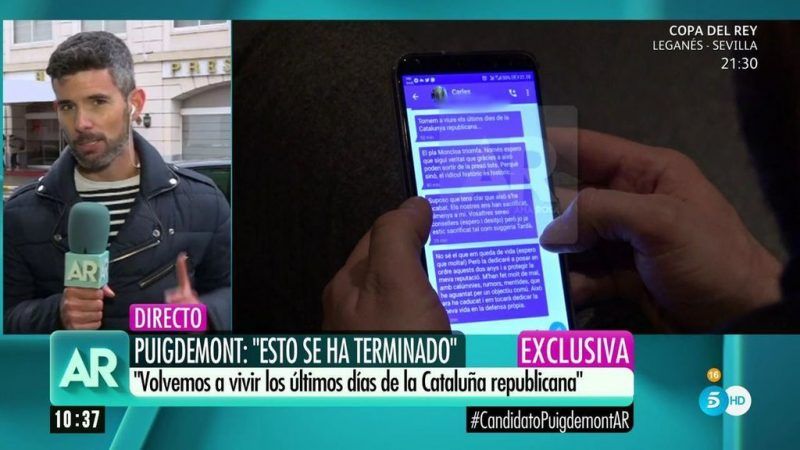 La pantalla del móvil de Toni Comín grabada por un reportero de Tele 5. Tele 5 Bruselas