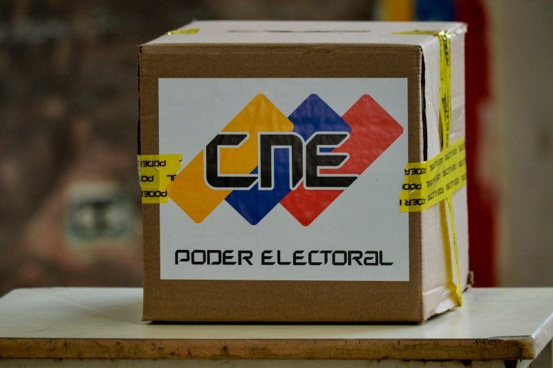 Una caja de votación en un ensayo para la elección presidencial del 20 de mayo en Venezuela Credit Luis Robayo/Agence France-Presse — Getty Images 