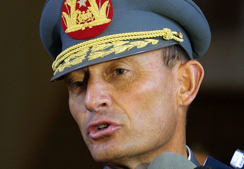 En 2004, el entonces comandante jefe del ejército chileno, Juan Emilio Cheyre, admitió la responsabilidad de las fuerzas armadas en la dictadura. Credit Víctor Rojas/Agence France-Presse — Getty Images