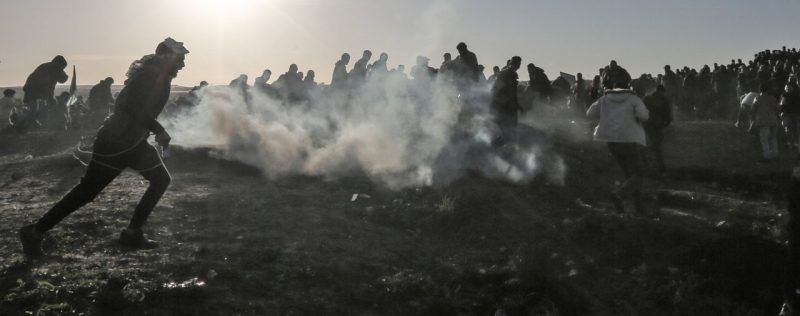 Manifestants palestiniens aux abords de la frontière israélienne. Est de Gaza City, 11 janvier 2019. — © MAHMUD HAMS/AFP