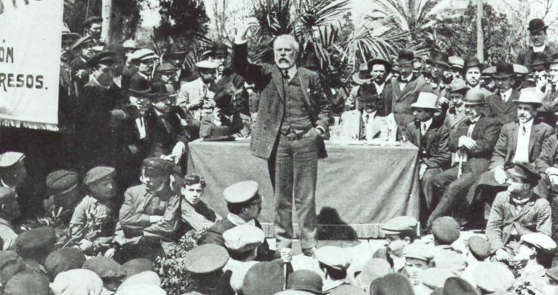 Pablo Iglesias, durante un mitin en apoyo de los presos de la Semana Trágica de Barcelona en 1909. UGT