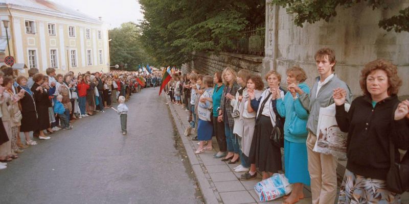 Manifestaciones celebradas en los países bálticos en el 50 aniversario del Pacto de No Agresión soviético-alemán firmado el 23 de agosto de 1939. Miles de personas hacen cadenas humanas desde Pikk Hermann en Tallin hasta la Torre de Gediminas en Vilna. (Foto ITAR-TASS / Langovitz)