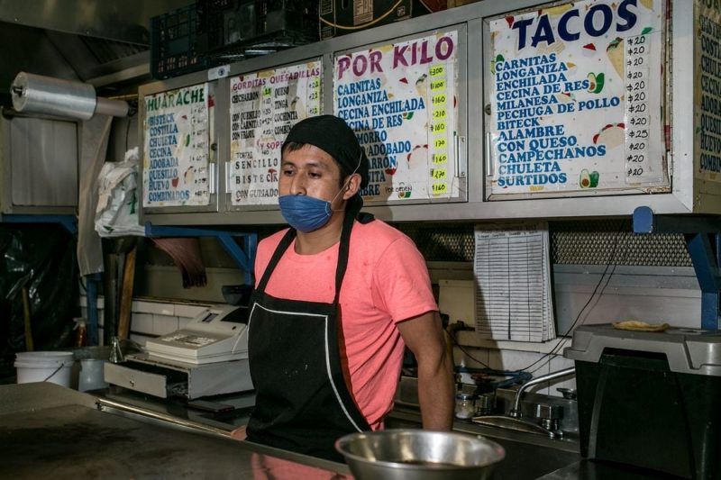 Lorenzo Zavaleta Lucas, who sells carnitas tacos in Mercado La Dalia, said he had never seen the market so empty.
