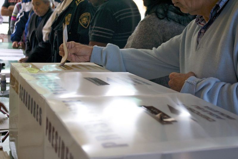 Ciudadano emitiendo su voto en las Elecciones federales en México de 2012 Foto: ProtoplasmaKid (CC BY-SA)