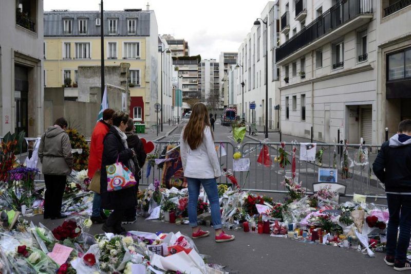 Le 16 janvier 2015, rue Nicolas-Appert à Paris, près des anciens locaux de «Charlie». Photo Christophe Maout pour Libération