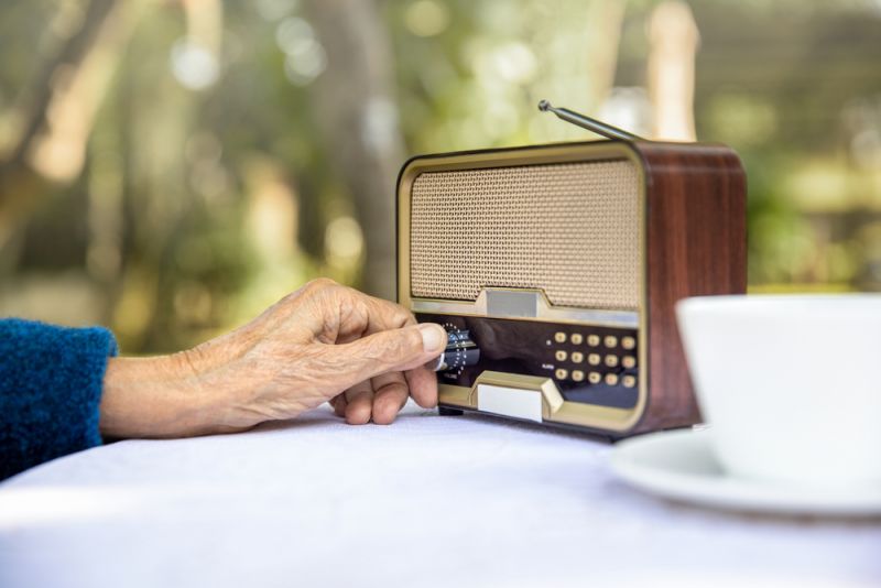 La radio, la mejor compañera de las personas mayores durante el confinamiento