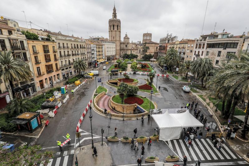 La plaza de la Reina en Valencia, el pasado abril, antes de comenzar las obras de peatonalización.Rober Solsona / Europa Press