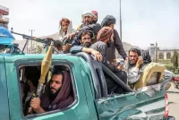 Combatientes talibanes en Kabul, Afganistán, el 16 de agosto de 2021. Este lunes los talibanes tomaron el poder después de que el presidente afgano, Ashra Ghani, dejara el país. (Stringer/EPA-EFE/Shutterstock)