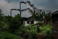 Una fábrica en Provincia de Java Oriental, Indonesia. Credit Ulet Ifansasti para The New York Times