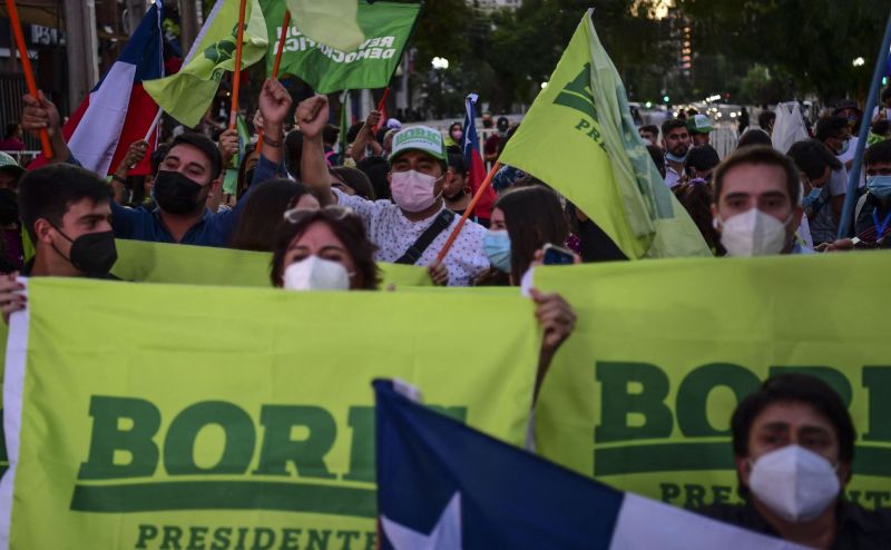 Manifestación de apoyo a Gabriel Boric, de izquierda, esperando los resultados de la primera vuelta presidencial el 21 de noviembre.MARTIN BERNETTI (AFP)