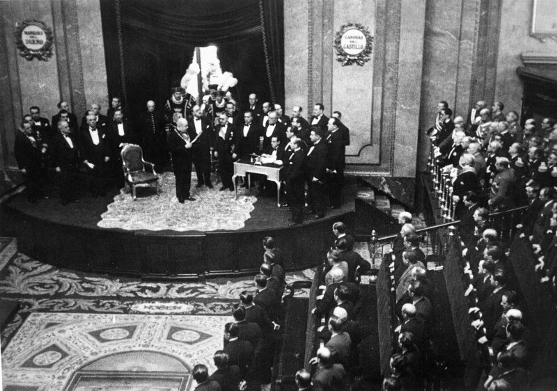 Manuel Azaña promete su cargo como presidente de la República en el Congreso de los Diputados, en mayo de 1936