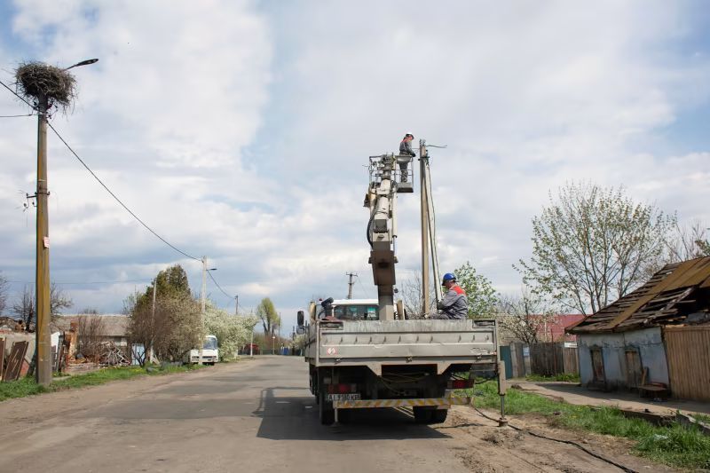Communal workers carry out electrical repairs in Borodyanka. A race is under way to restore vital services, rebuild housing and salvage productive capacity in the Ukrainian economy © Getty Images