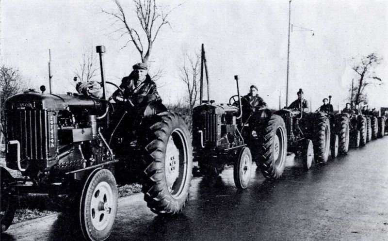 Tractores y mercancías estadounidenses del Plan Marshall llegan a los Países Bajos. Foto: U.S. Embassy The Hague