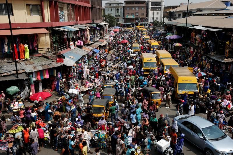 Crowds in Lagos, December 2016. Akintunde Akinleye / Reuters