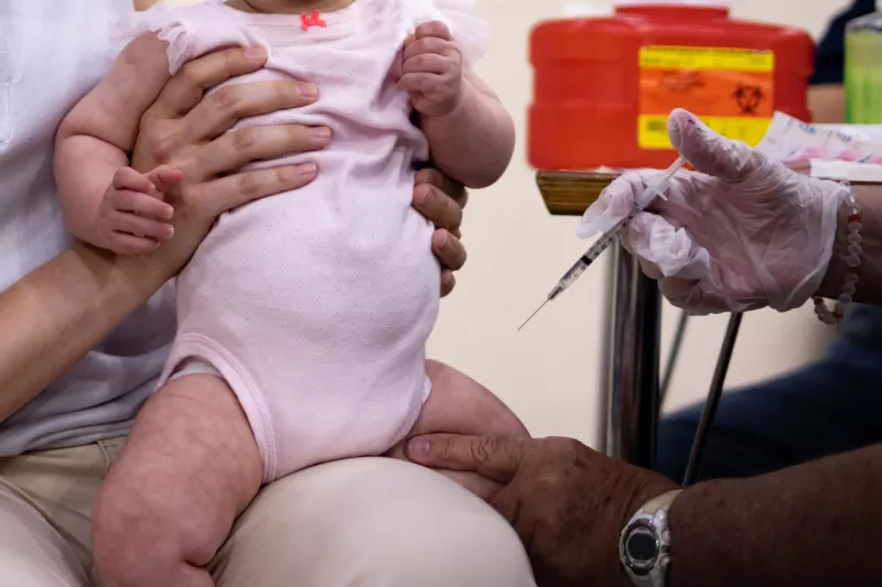¿Qué significa que tantos padres no estén vacunado a sus hijos pequeños contra la COVID-19?