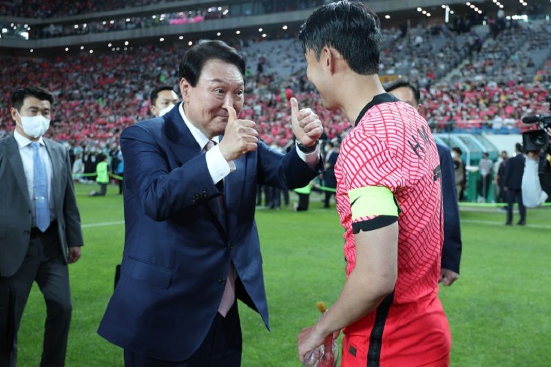South Korean President Yoon Suk-yeol (left) greets soccer player Son Heung-min at Seoul World Cup Stadium on June 2. South Korean Presidential Office via Getty Images