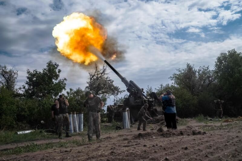 A Ukrainian cannon fires at Russian troops. The models central banks use — which did not foresee such rapid price rises as the pandemic eased and the war in Ukraine began — are no longer working well in describing economic events © Ihor Tkachov/AFP/Getty Images