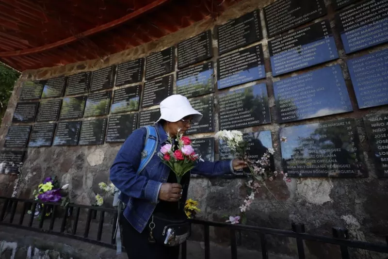 El monumento dedicado a las víctimas de la masacre de El Mozote, perpetrada por el Ejército salvadoreño en 1981, en Meanguera, El Salvador, el 10 de diciembre de 2022. (Rodrigo Sura/EPA-EFE/Shutterstock)