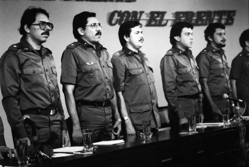 Los principales dirigentes del Frente Sandinista, en 1984 en Nicaragua. Desde la izquierda, Daniel Ortega, Humberto Ortega, Bayardo Arce Castaño y Jaime Wheelock.Vincent FOURNIER (Getty)
