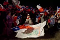 Manifestantes de la campaña por rechazar la primera propuesta constitucional plebiscitada en septiembre de 2022, en Santiago de Chile.Matias Basualdo (AP)