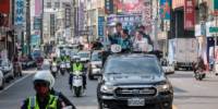 Taiwan's vice-president and presidential candidate of the ruling Democratic Progressive Party (DPP) Lai Ching-te (L) greets supporters during a campaign motorcade tour in Kaohsiung on 8 January 2024. Photo by ALASTAIR PIKE/AFP via Getty Images.