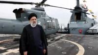El presidente iraní, Ebrahim Raisi, visita la base naval del IRGC en el sur de Irán. EFE